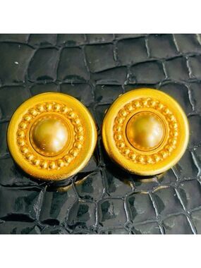 Vintage Carolee Gold Brushed Pearl Matte Clip On Button Round Dotted Ear…